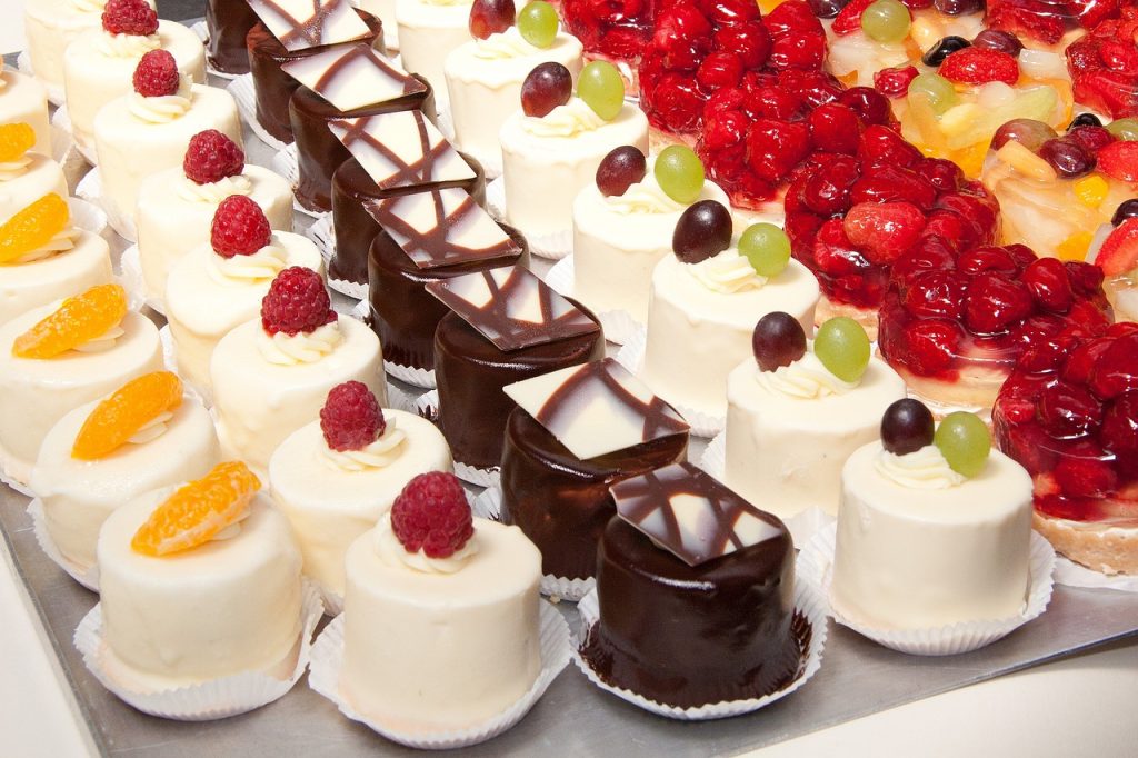 to bake, pastries, pastry, petits fours frais, small oven, chocolate, cream, fruit, variants, pastry shop, pastries, pastry, pastry, pastry, pastry, pastry, chocolate, pastry shop, pastry shop, pastry shop, pastry shop