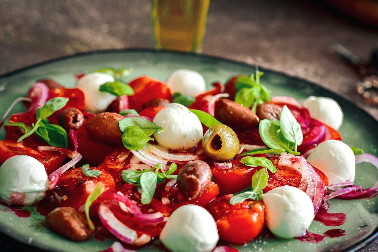 tomato salad, onions, mozarella, tomatoes, dressing, starter, vegetarian, olive oil, healthy, nourishment, food, meal, tomato salad, mozarella, starter, vegetarian, vegetarian, vegetarian, olive oil, olive oil, olive oil, olive oil, olive oil, food