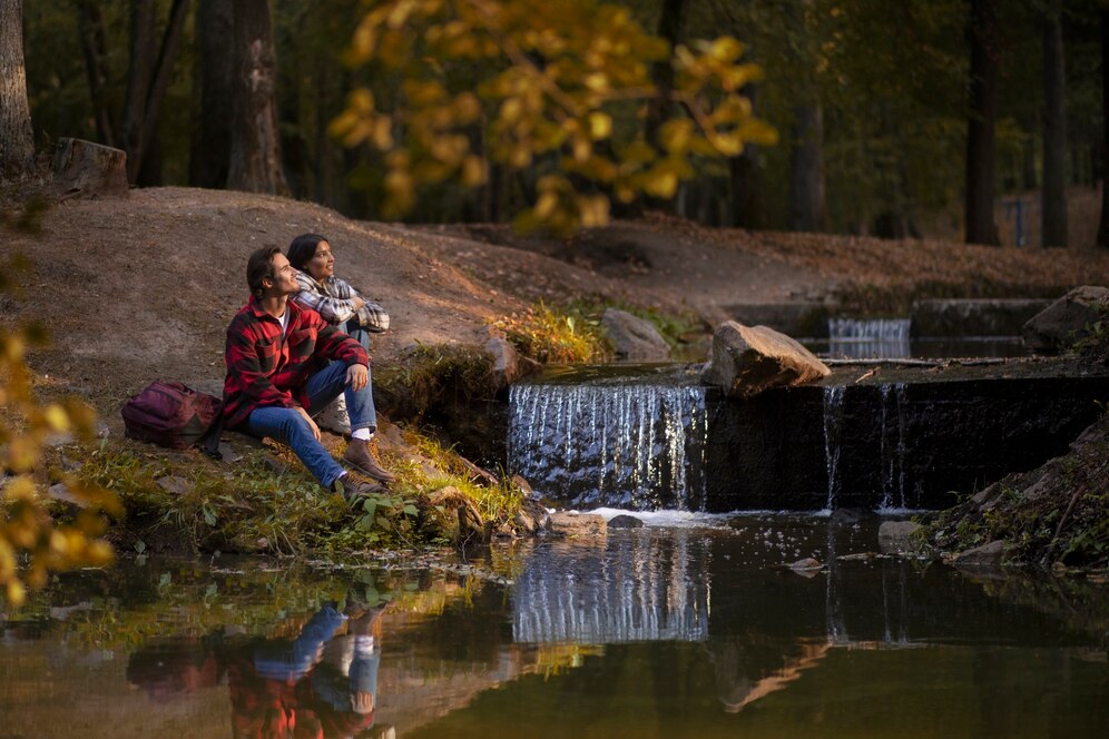 Avarlon resort has Natural river view park