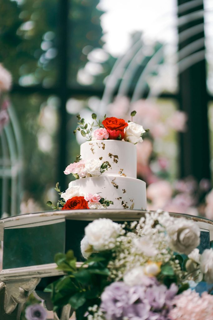 Beautiful cakes with flowers in event plans