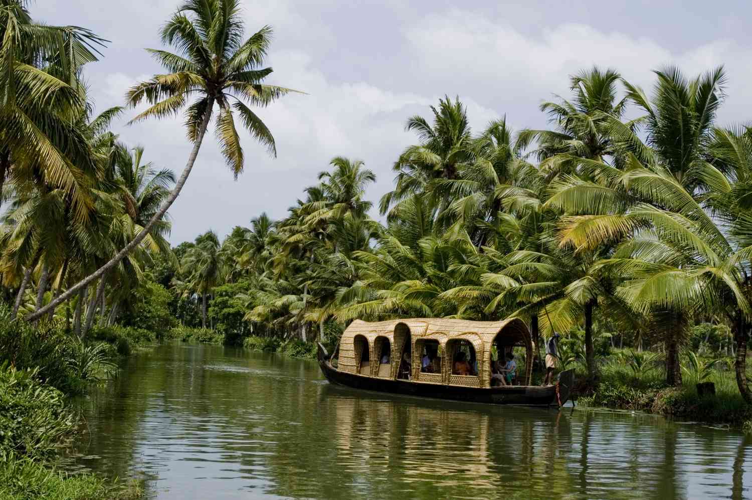 Tour and Travel Agency Travel Mania is the best Tour and Travel Agency in Kannur.They showed this Houseboat Image.