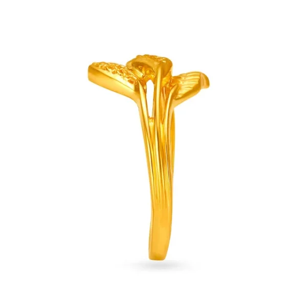 Elaborate 22 Karat Yellow Gold Foliage Finger Ring - Image 2
