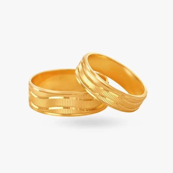 Grooved Men's Gold Finger Ring - Image 3