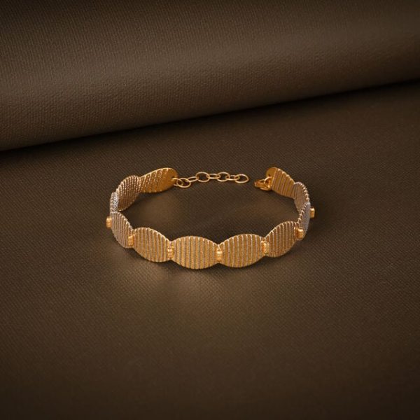 Glam Wave Gold Bangle