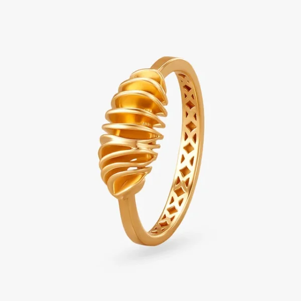 Intricate Swirl Gold Finger Ring