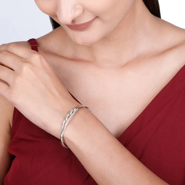 Silver Leaf Centrepiece Bracelet - Image 4